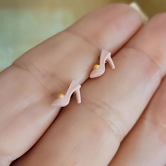 🔥LAST PAIR🔥 Tiny Shoe Ceramic Stud Earrings - Picture 6 of 7